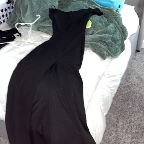 Black long off the shoulder formal dress, never warn - Picture 2 of 2